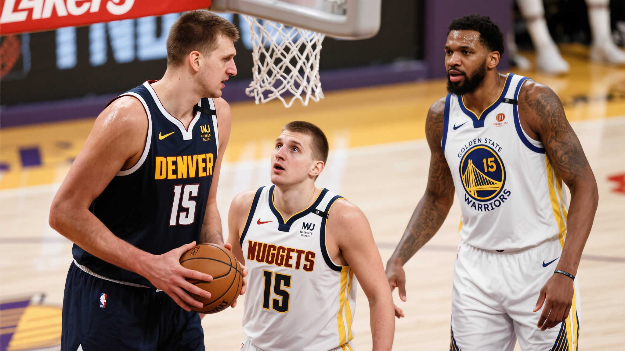 作为控制内线与篮板球的重要角色，中锋通常被视为团队